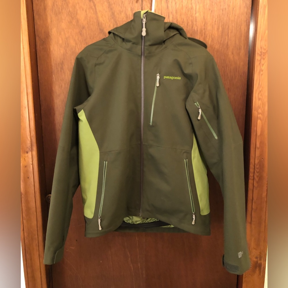 Patagonia men’s powdertown snow jacket